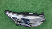 Laden Sie das Bild in den Galerie-Viewer, Frontscheinwerfer Renault Captur 260107244R LED Rechts Scheinwerfer Headlight