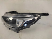 Laden Sie das Bild in den Galerie-Viewer, Frontscheinwerfer Peugeot 2008 I 9825313980 Ein Stück (Rechts oder Links)