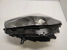 Laden Sie das Bild in den Galerie-Viewer, Frontscheinwerfer Mercedes-Benz W247 A2479061903 Ein Stück (Rechts oder Links) SCH4921889372ez