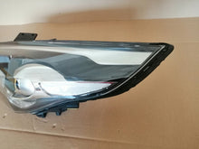 Laden Sie das Bild in den Galerie-Viewer, Frontscheinwerfer Kia Carens IV 92101-A4 Xenon Links Scheinwerfer Headlight SCH7018492157fp