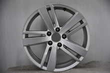 Laden Sie das Bild in den Galerie-Viewer, 1x Alufelge 17 Zoll 8.0" 5x112 41ET Glanz Silber 1K8601025H Vw Rim Wheel FEL1906172892hc