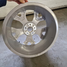 Load image into Gallery viewer, 1x Alufelge 17 Zoll 7.0&quot; 5x100 43ET Glanz Silber 82A601025 Audi A1 Rim Wheel