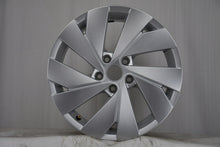 Load image into Gallery viewer, 1x Alufelge 17 Zoll 7.5" 5x112 51ET Glanz Silber 5H0601025BE VW Golf Viii FEL9619492917mk
