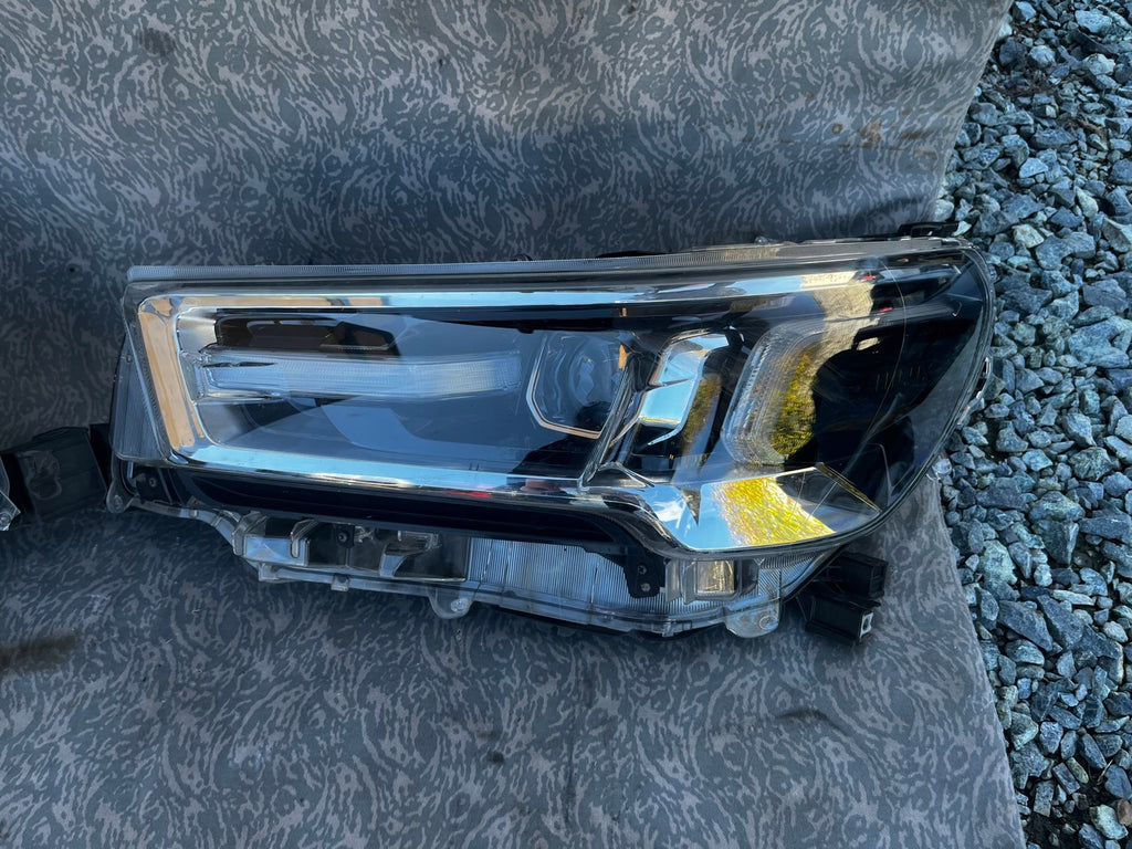 Frontscheinwerfer Toyota Hilux VIII LED Ein Satz Scheinwerfer Headlight SCH4150082358zx