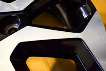 Laden Sie das Bild in den Galerie-Viewer, 1x Alufelge 15 Zoll 4.5&quot; 4x100 35ET Glanz Schwarz 42611-0H050 Toyota Aygo