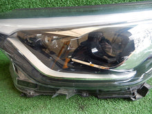 Laden Sie das Bild in den Galerie-Viewer, Frontscheinwerfer Toyota Chr C-Hr Links Scheinwerfer Headlight SCH8317031021zz