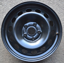 Laden Sie das Bild in den Galerie-Viewer, 1x Alufelge 16 Zoll 6.5&quot; 5x112 43ET Glanz Schwarz 8V0601027 Audi Rim Wheel