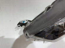 Laden Sie das Bild in den Galerie-Viewer, Frontscheinwerfer Toyota IV Yaris Links Scheinwerfer Headlight SCH8533438858en