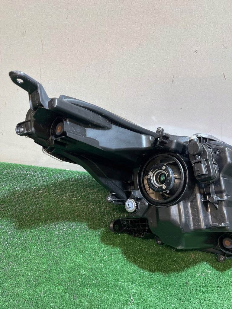 Frontscheinwerfer Toyota Yaris 0444636 Links Scheinwerfer Headlight SCH5000342060qg