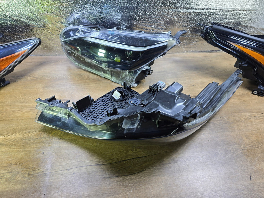Frontscheinwerfer Toyota Chr 81110-YP281-00 Rechts Scheinwerfer Headlight SCH2058238753wp