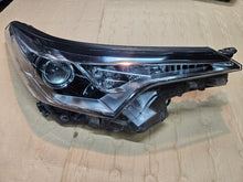 Laden Sie das Bild in den Galerie-Viewer, Frontscheinwerfer Toyota Chr C-Hr 81110-F4031-00 LED Rechts Headlight SCH4909624584wm