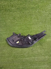 Load image into Gallery viewer, Frontscheinwerfer Hyundai I30 92102A6060 Rechts Scheinwerfer Headlight SCH5145806773yy