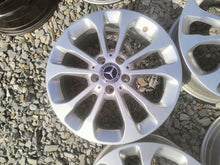 Laden Sie das Bild in den Galerie-Viewer, 4x Alufelge 17 Zoll 6.5" 5x112 38ET Glanz Silber A1564011700 Mercedes-Benz FEL5223510565qz