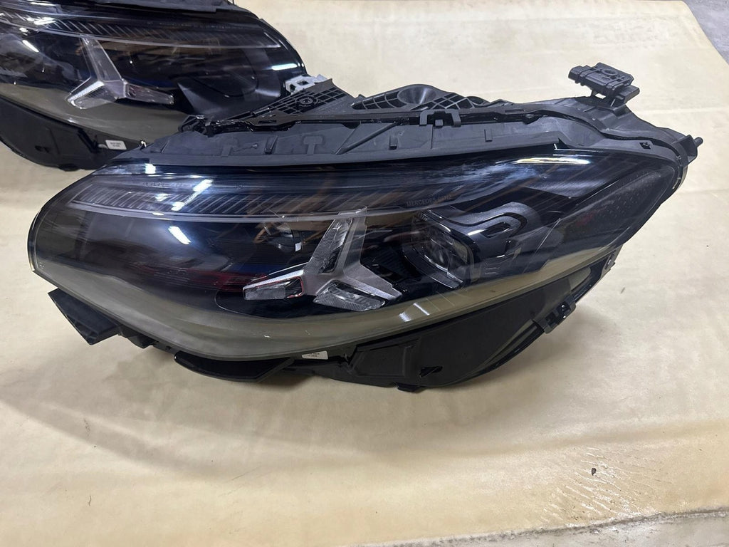 Frontscheinwerfer Mercedes-Benz Cla A17490642002 A1749064202 Rechts oder Links SCH1553002700hz