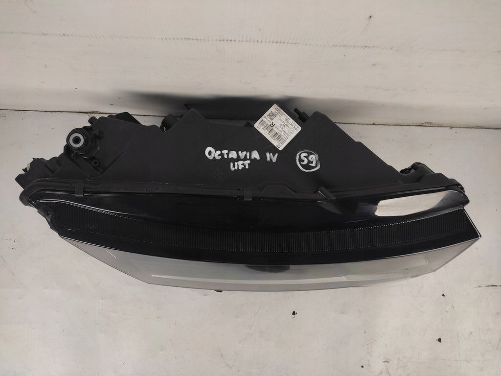 Frontscheinwerfer Skoda Octavia IV 5E4941010 Rechts Scheinwerfer Headlight SCH4810228308ze