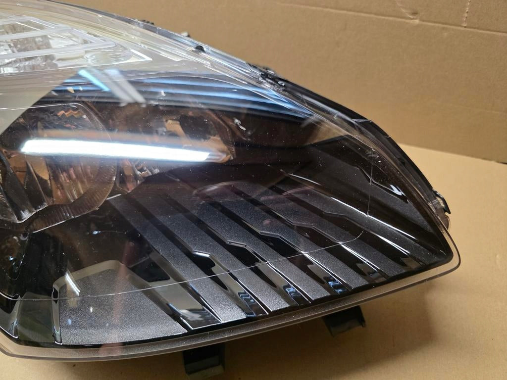 Frontscheinwerfer Renault Scenic 260108250R Rechts Scheinwerfer Headlight SCH8749436098su