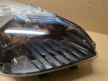 Laden Sie das Bild in den Galerie-Viewer, Frontscheinwerfer Renault Scenic 260108250R Rechts Scheinwerfer Headlight SCH8749436098su