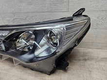 Laden Sie das Bild in den Galerie-Viewer, Frontscheinwerfer Toyota Rav 4 W0836 Xenon Links Scheinwerfer Headlight SCH8709170326vo