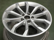 Load image into Gallery viewer, 1x Alufelge 18 Zoll 8.0&quot; 5x112 40ET Glanz Silber 8W0601025H Audi Rim Wheel