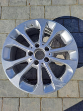 Load image into Gallery viewer, 1x Alufelge 17 Zoll 6.5&quot; 5x112 38ET Glanz Silber A1564011700 Mercedes-Benz X156