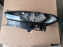 Laden Sie das Bild in den Galerie-Viewer, Frontscheinwerfer Ford Mondeo DS73-13W030-EA DS73-13W029-EA Rechts oder Links