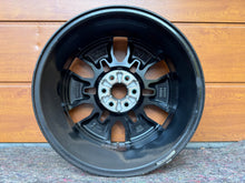 Load image into Gallery viewer, 1x Alufelge 18 Zoll 7.0" 6x114.3 45ET Glanz Schwarz 5JU3CWA58 Nissan Navara FEL6950963481tp