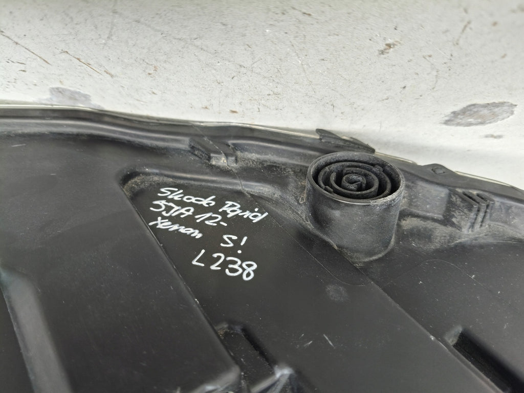 Frontscheinwerfer Skoda Rapid 5JB941015A Xenon Ein Stück (Rechts oder Links) SCH2356116043dz