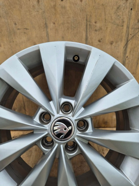 1x Alufelge 16 Zoll 6.0" 5x100 38ET Glanz Silber 658601025K Skoda Fabia I FEL2888032439wg