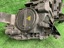 Laden Sie das Bild in den Galerie-Viewer, Frontscheinwerfer Mercedes-Benz W251 A2518203561 Bi-Xenon Links Headlight SCH7026728530ua