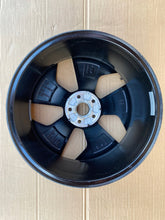 Load image into Gallery viewer, 1x Alufelge 19 Zoll 7.5" 5x112 50ET Glanz Schwarz 10A601025 Vw Rim Wheel FEL3728872083ed