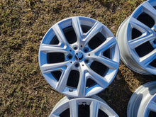 Laden Sie das Bild in den Galerie-Viewer, 4x Alufelge 17 Zoll 6.5" 5x112 39ET Silber 6856076 Audi Rim Wheel FEL4289197198ew