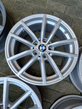 Laden Sie das Bild in den Galerie-Viewer, 4x Alufelge 17 Zoll 7.5" 5x112 30ET Glanz Silber 6883520 BMW Rim Wheel FEL5513497230ev