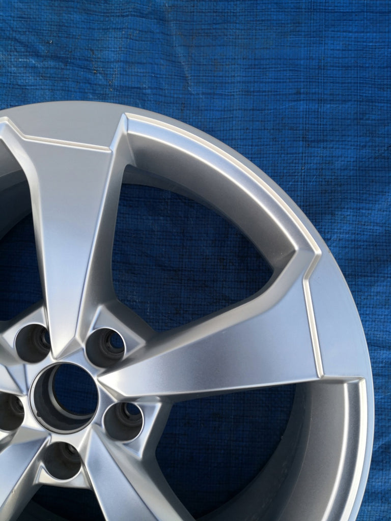 1x Alufelge 19 Zoll 8.0" 5x112 49ET Glanz Silber 8V0601025CE Audi A3 Rim Wheel FEL2796639542fn