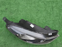 Load image into Gallery viewer, Frontscheinwerfer Hyundai I10 III Rechts Scheinwerfer Headlight