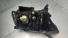 Laden Sie das Bild in den Galerie-Viewer, Frontscheinwerfer Toyota Avensis Links Scheinwerfer Headlight SCH7130684340rj
