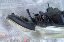 Load image into Gallery viewer, Frontscheinwerfer Mazda Tribute Ein Stück (Rechts oder Links) Headlight