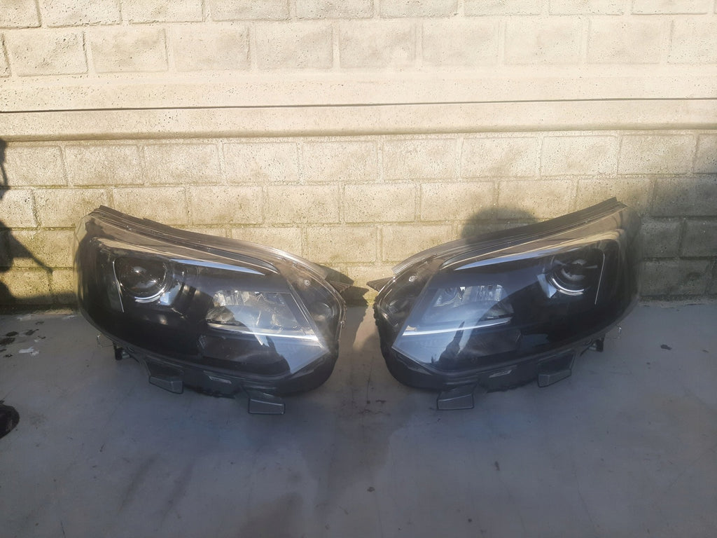 Frontscheinwerfer Opel Zafira C Vivaro 9832837680-00 Xenon Rechts oder Links