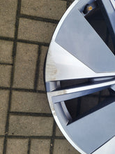 Load image into Gallery viewer, 1x Alufelge 19 Zoll 8.0" 5x112 45ET Glanz 5LA601025A Skoda Enyaq Rim Wheel FEL3006873090sz