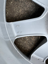 Laden Sie das Bild in den Galerie-Viewer, 1x Alufelge 17 Zoll 8.0" 5x108 31362838 Volvo V70 I V60 S60 Rim Wheel FEL1686719376kz