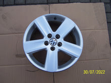 Laden Sie das Bild in den Galerie-Viewer, 1x Alufelge 16 Zoll 6.5&quot; 5x100 43ET Silber VW Polo Rim Wheel