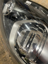Laden Sie das Bild in den Galerie-Viewer, Frontscheinwerfer Porsche Macan 95b 95B941031CF Links Scheinwerfer Headlight SCH4457878562se