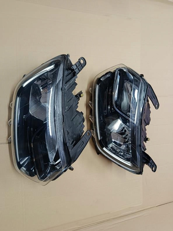 Frontscheinwerfer Dacia Duster 260609367R Links Scheinwerfer Headlight SCH9355491219ax