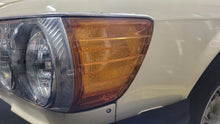 Laden Sie das Bild in den Galerie-Viewer, Frontscheinwerfer Mercedes-Benz R107 1305523033 Links Scheinwerfer Headlight SCH6049768815ns