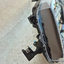 Laden Sie das Bild in den Galerie-Viewer, Frontscheinwerfer Mitsubishi Eclipse Cross I Full LED Links Headlight SCH8888934231yf