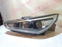 Laden Sie das Bild in den Galerie-Viewer, Frontscheinwerfer Hyundai I30 III 92101G4000 Halogen Links Headlight