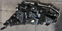 Laden Sie das Bild in den Galerie-Viewer, Frontscheinwerfer Toyota Yaris Cross 81110-0D312 Full LED Rechts Headlight SCH9340258874ne