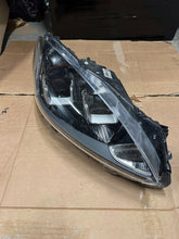 Laden Sie das Bild in den Galerie-Viewer, Frontscheinwerfer Ford Kuga III 90187826 Rechts Scheinwerfer Headlight SCH6878074401dc