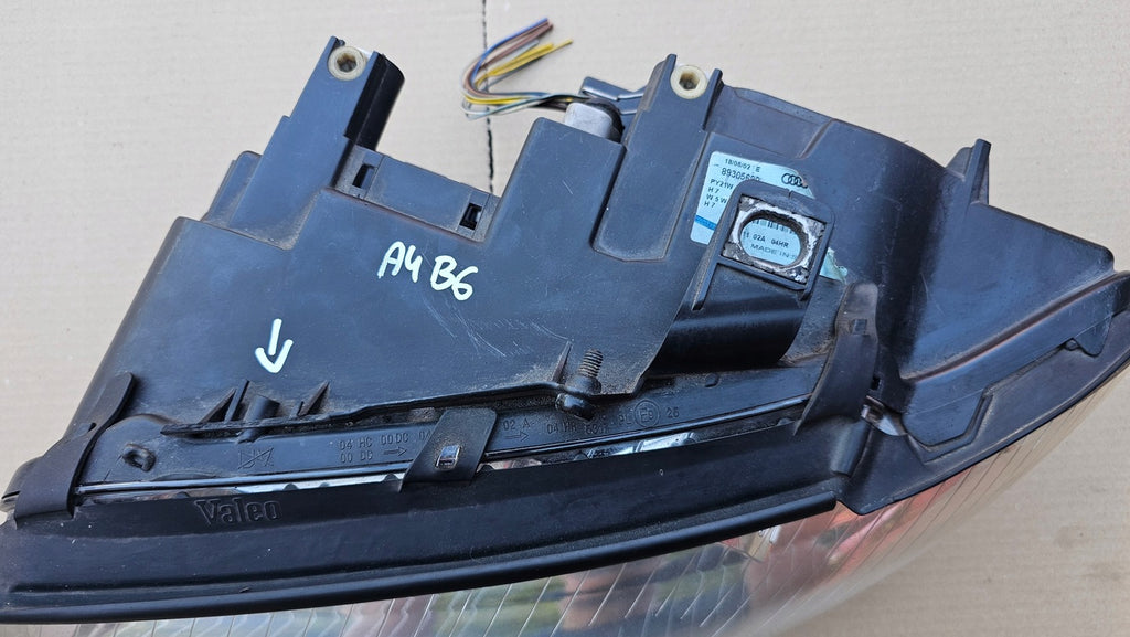 Frontscheinwerfer Audi A4 B6 8E0941003F 89305690 Ein Stück (Rechts oder Links) SCH7012608497kr