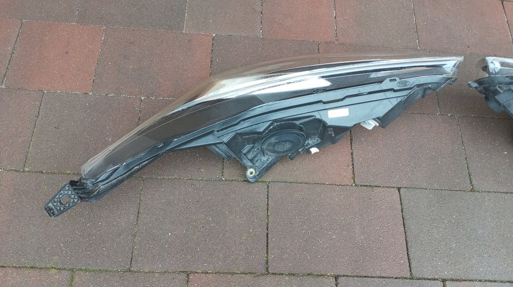Frontscheinwerfer Ford Fiesta I C1BB-13W029-AE C1BB-13W030-AE Ein Satz Headlight SCH2059775924dy