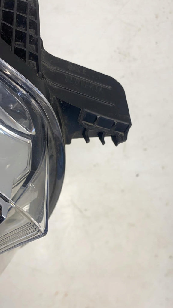 Frontscheinwerfer Mercedes-Benz X-Class A4709060700 Ein Satz Headlight SCH5858030999cl